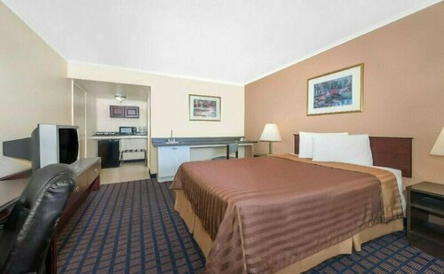 Гостиница Silver Spur Vintage Inn & Suites в Додж-Сити