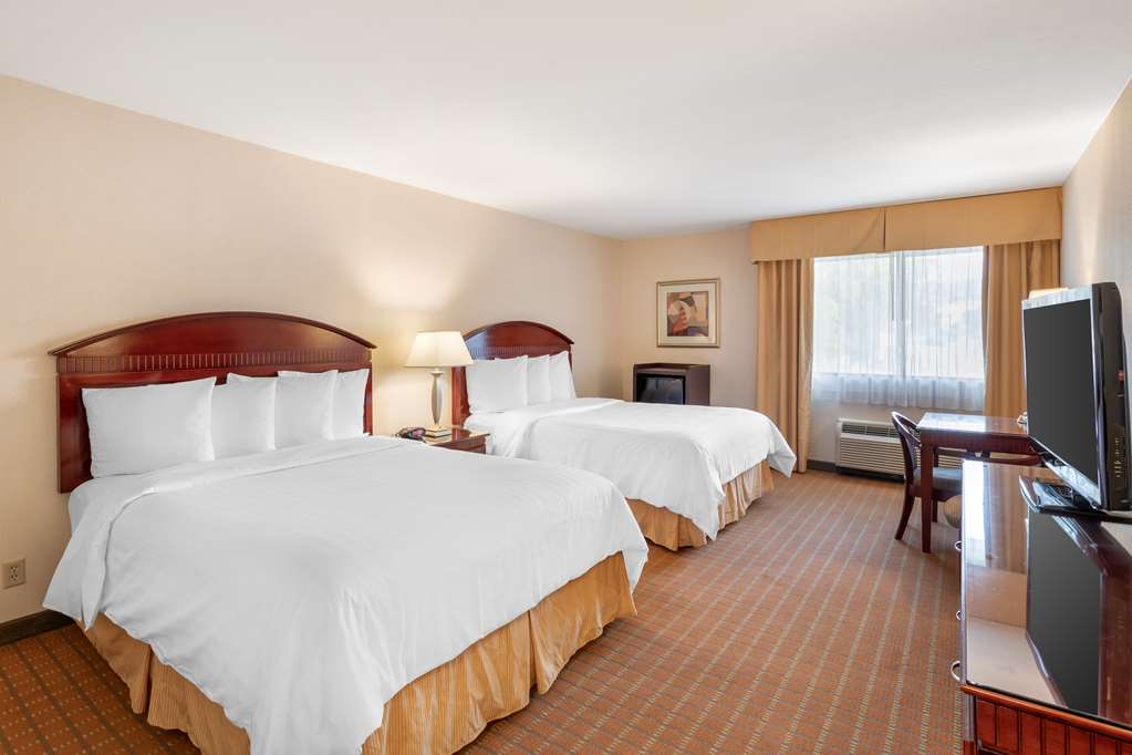 Фото Best Western Plus West Covina Inn