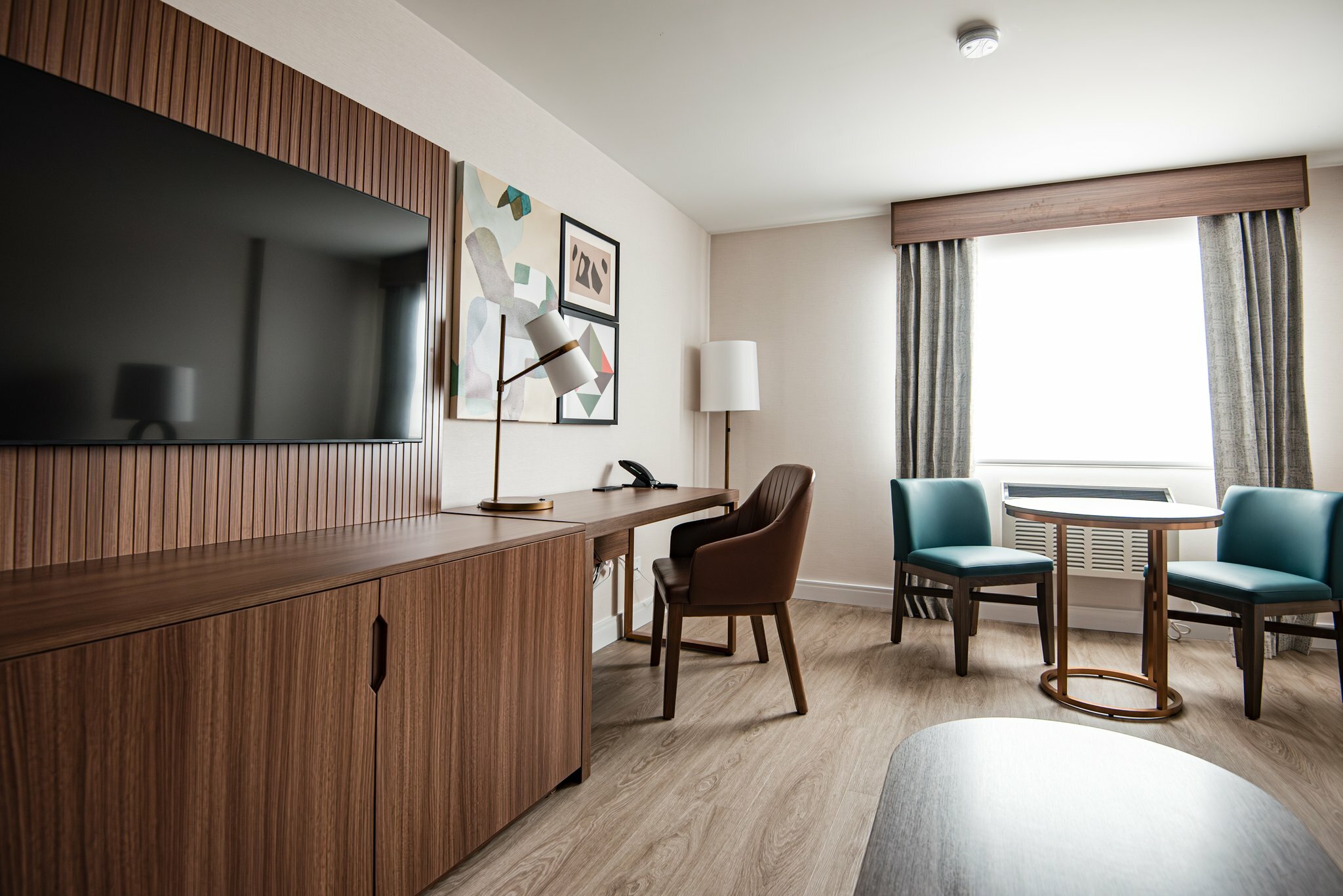 Фото Holiday Inn and Suites Winnipeg Downtown