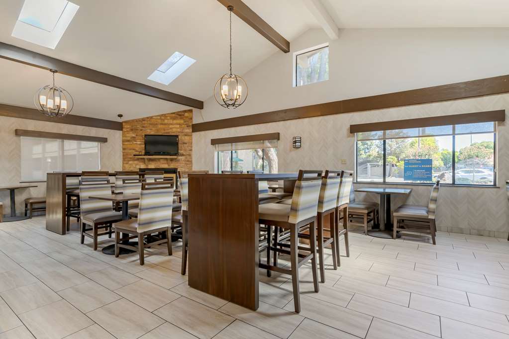 Фото Best Western Plus Forest Park Inn