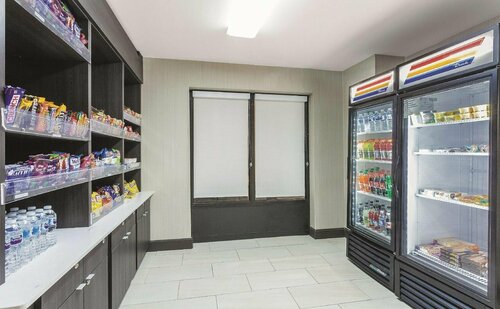 Гостиница La Quinta Inn & Suites by Wyndham Covington в Ковингтоне