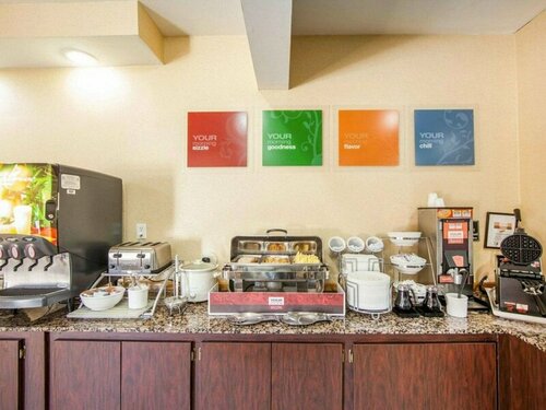 Гостиница Comfort Suites London в Лондоне