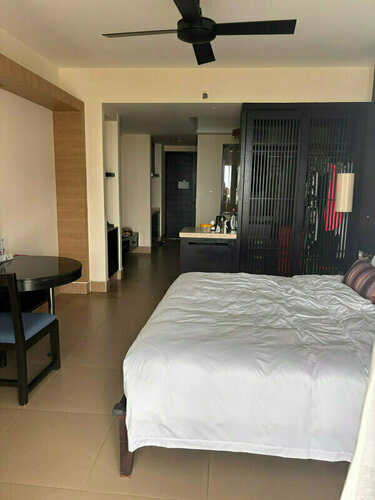 Гостиница Ramada Plaza by Wyndham Sanya Bay в Хайнани