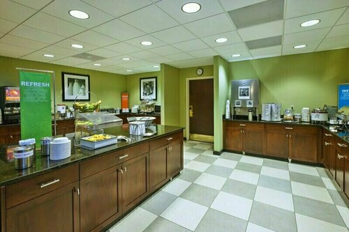 Гостиница Hampton Inn & Suites Providence/Warwick-Airport в Кранстоне