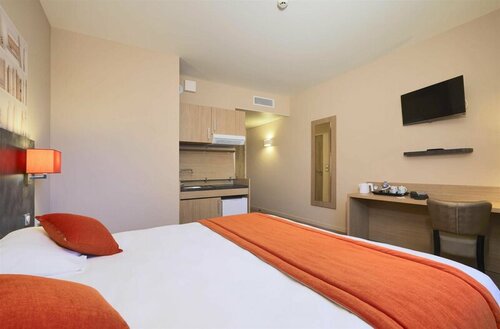 Гостиница Hôtel Kyriad Angers Ouest Beaucouzé в Анжере