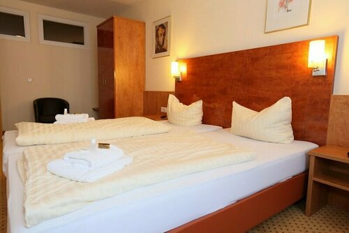 Гостиница Café & Hotel am Holzhafen в Штаде