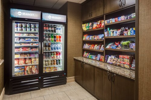 Гостиница Holiday Inn and Suites Overland Park West, an Ihg Hotel в Ленексе