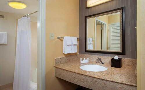 Гостиница Courtyard by Marriott New Carrollton в Нью Карролтон