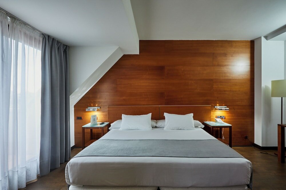 Фото Hotel Silken Monumental Naranco