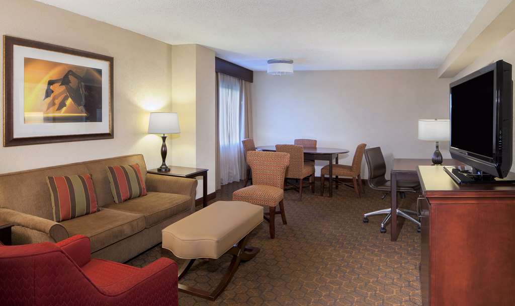 Фото Embassy Suites by Hilton Austin Arboretum