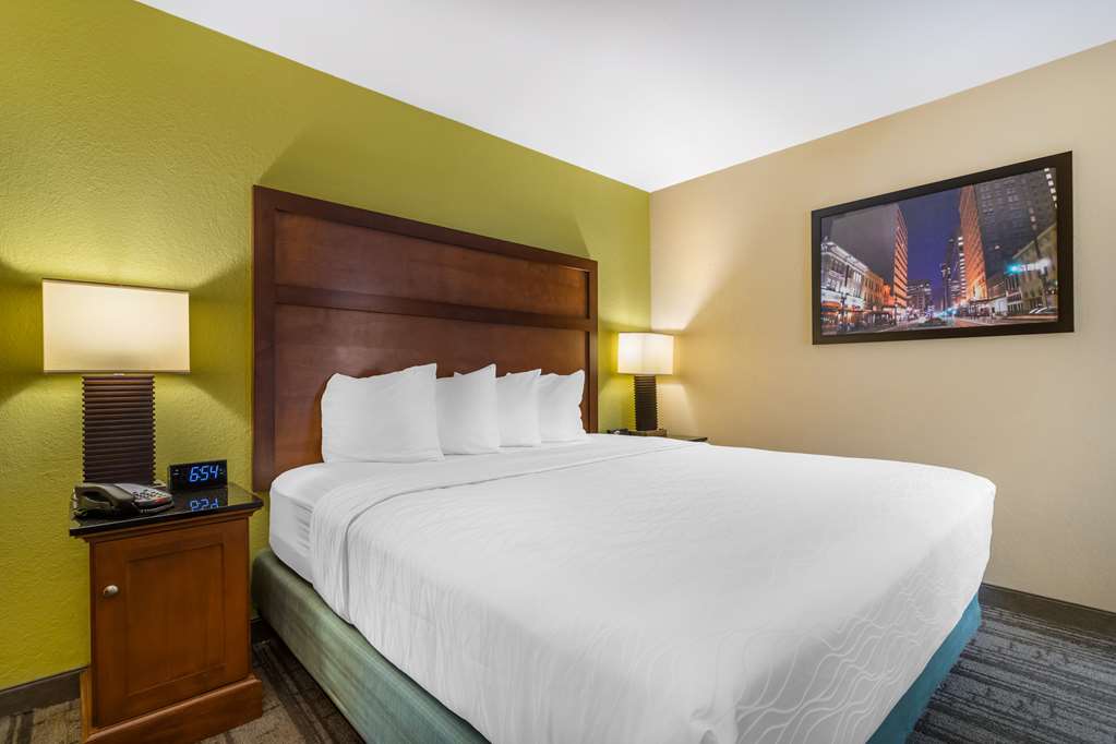 Фото Best Western Plus Houston Energy Corridor
