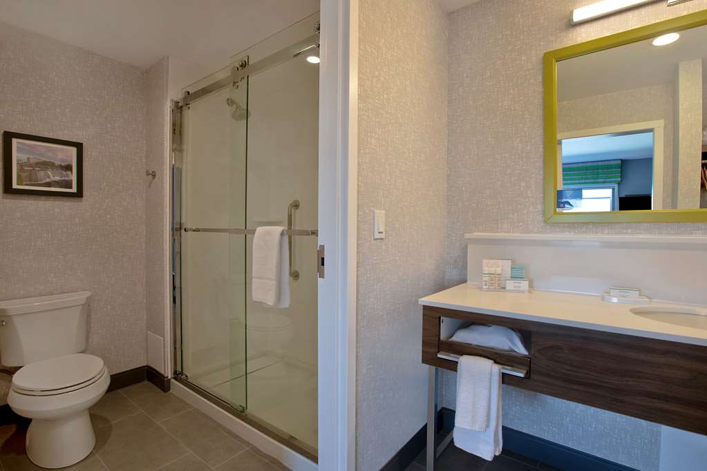 Фото Hampton Inn & Suites Ottawa West