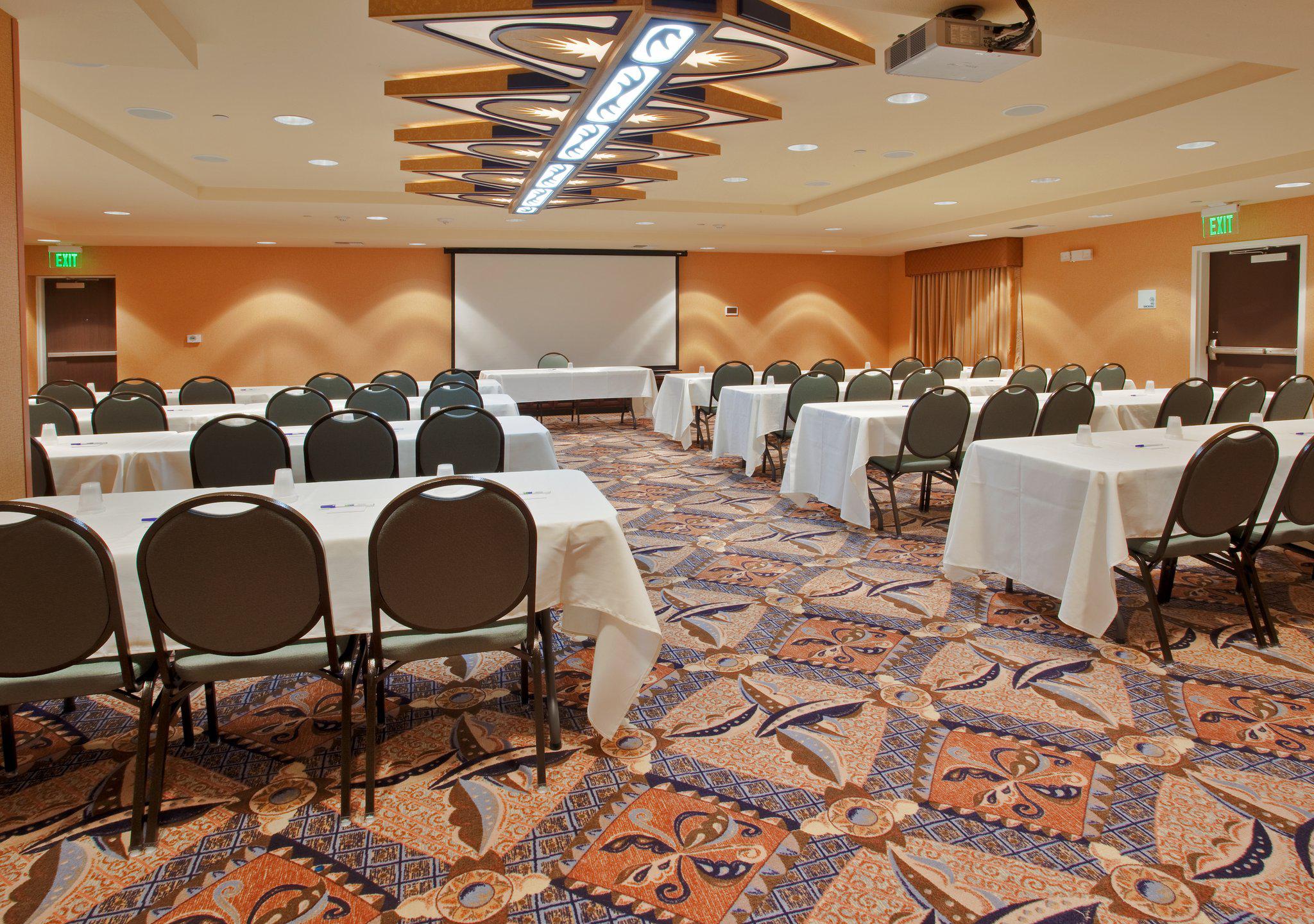 Фото Holiday Inn Express & Suites Sacramento Ne Cal Expo