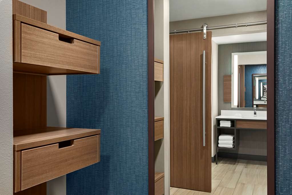 Фото Hilton Garden Inn Milwaukee Brookfield Conference Center, Wi