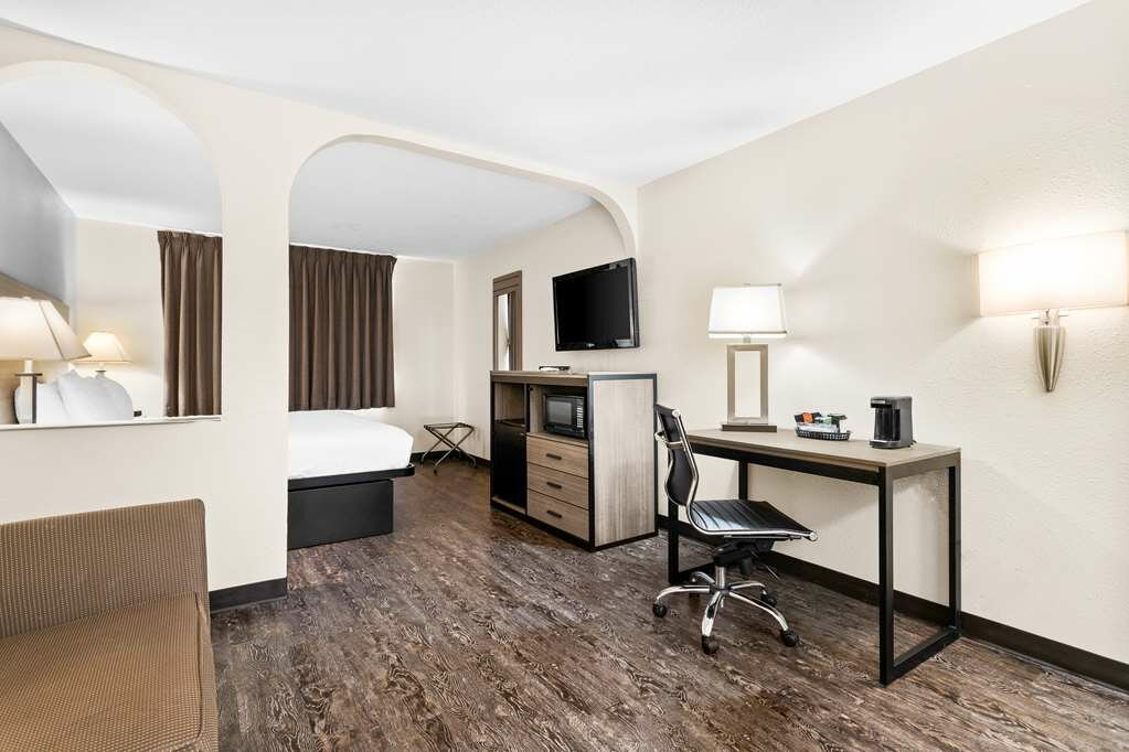 Фото SureStay Hotel by Best Western Albuquerque Midtown
