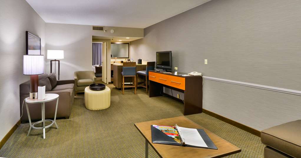 Фото Embassy Suites by Hilton Denver Central Park