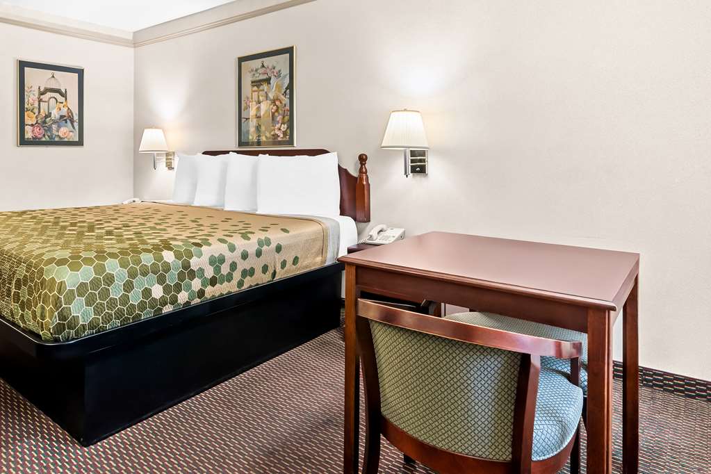 Фото SureStay Hotel by Best Western Castro Valley