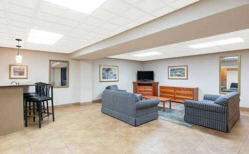 Гостиница Ramada by Wyndham Midtown Grand Island в Гранд-Айленд