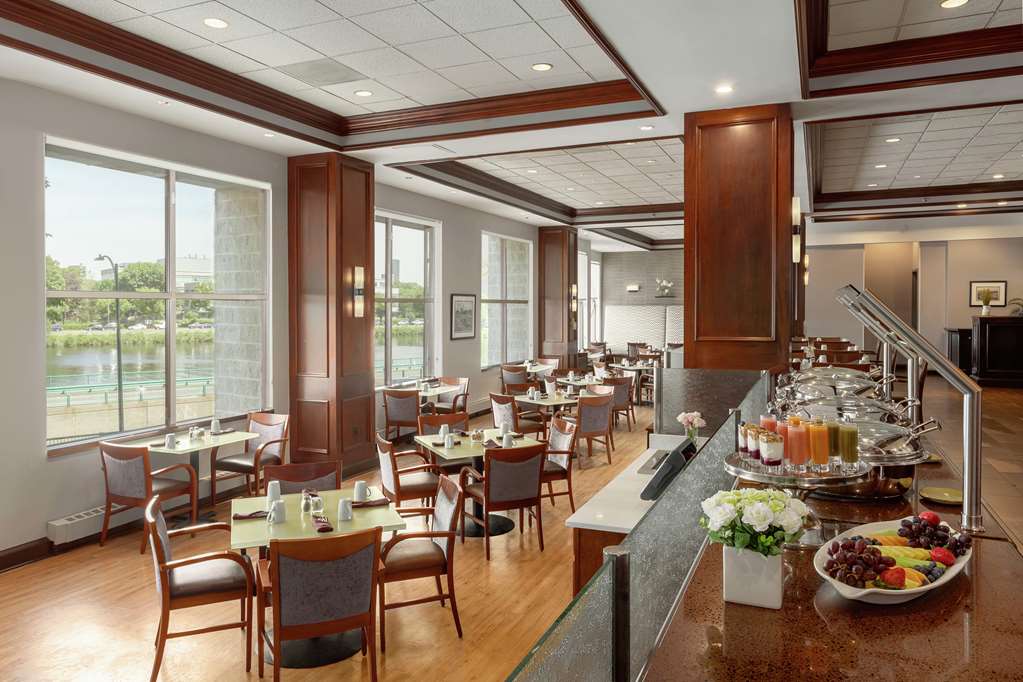 Фото DoubleTree Suites by Hilton Hotel Boston - Cambridge