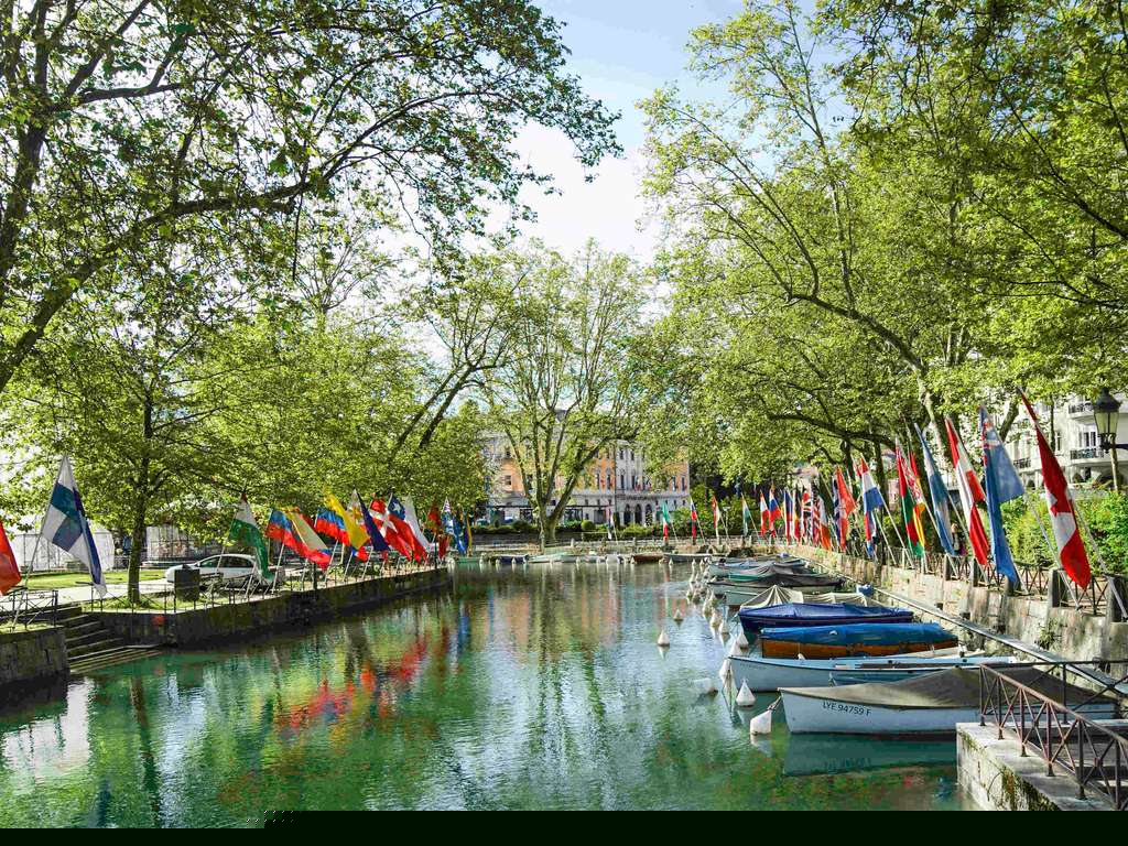 Фото Ibis Styles Annecy Centre Gare