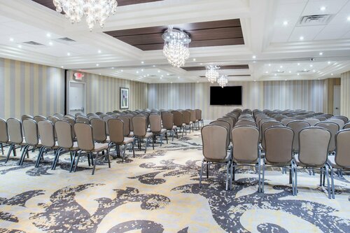 Гостиница Crowne Plaza Saddle Brook, an Ihg Hotel в Патерсоне