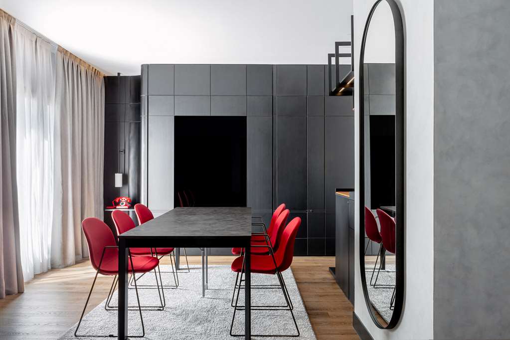 Фото Radisson Red Madrid