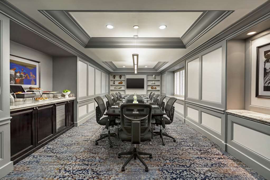Фото Hilton Checkers