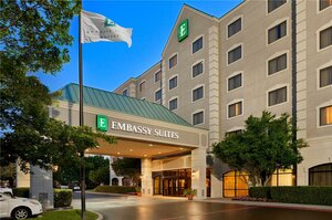 Гостиница Embassy Suites by Hilton Dallas Near the Galleria