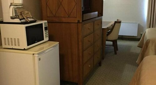 Гостиница Quality Inn & Suites Spring Lake - Fayetteville near Fort Bragg в Спринг Лейк