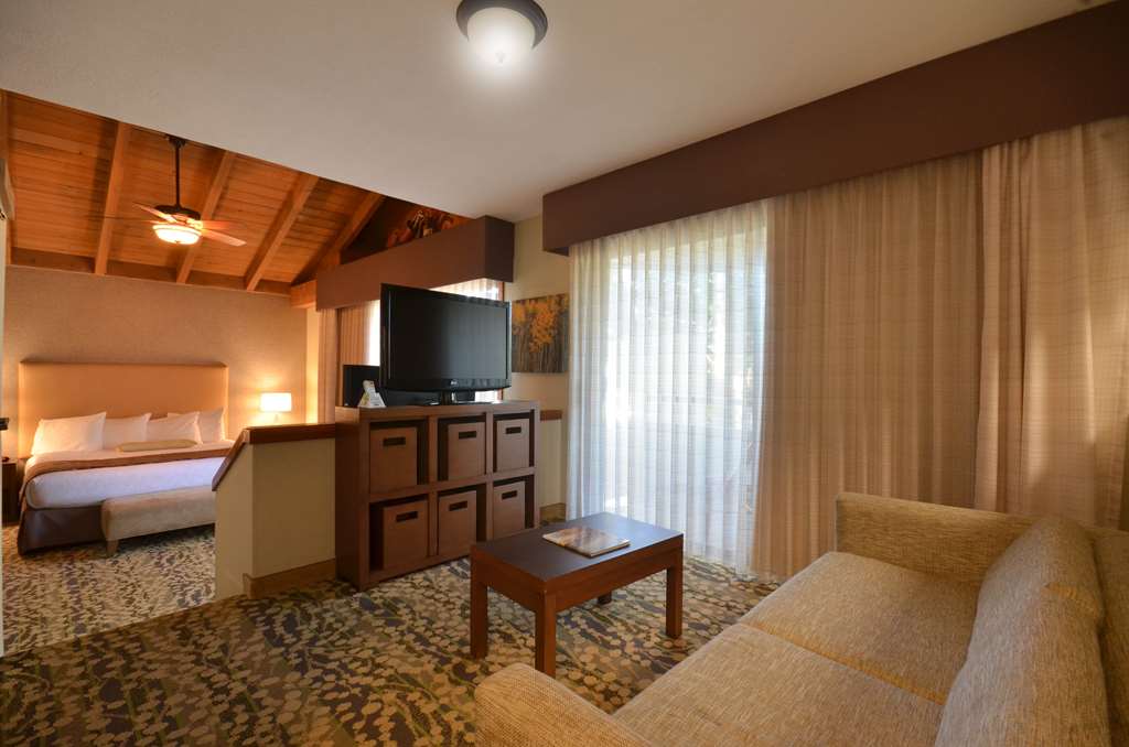 Фото Best Western The Inn & Suites Pacific Grove