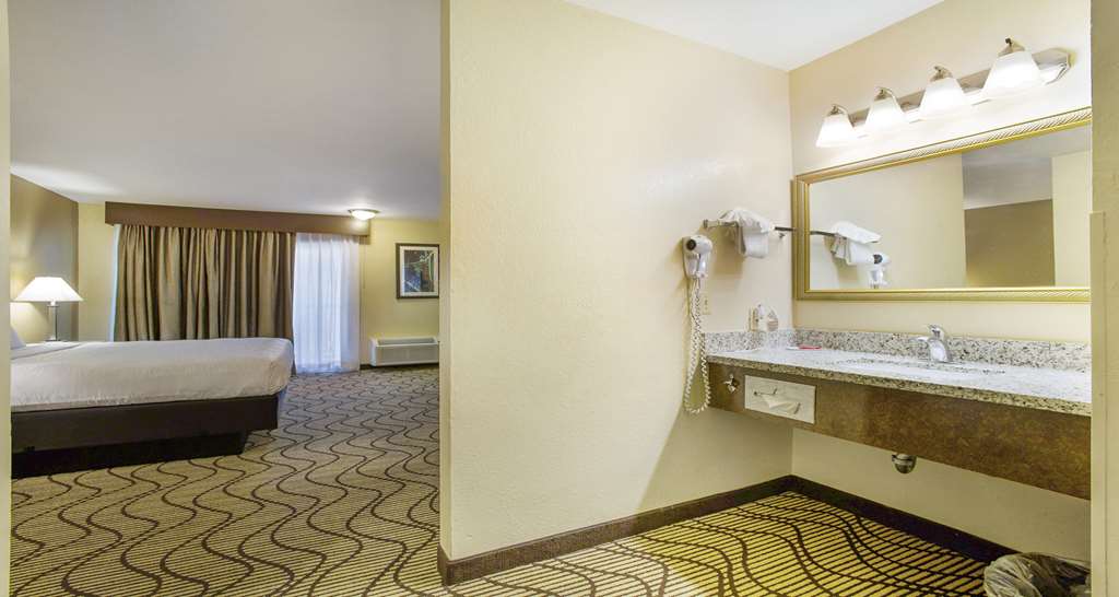Фото SureStay Plus Hotel by Best Western Sacramento North