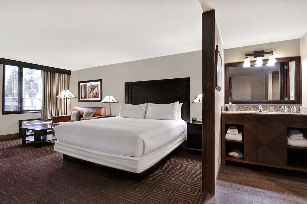 Фото DoubleTree by Hilton Hotel Phoenix Tempe