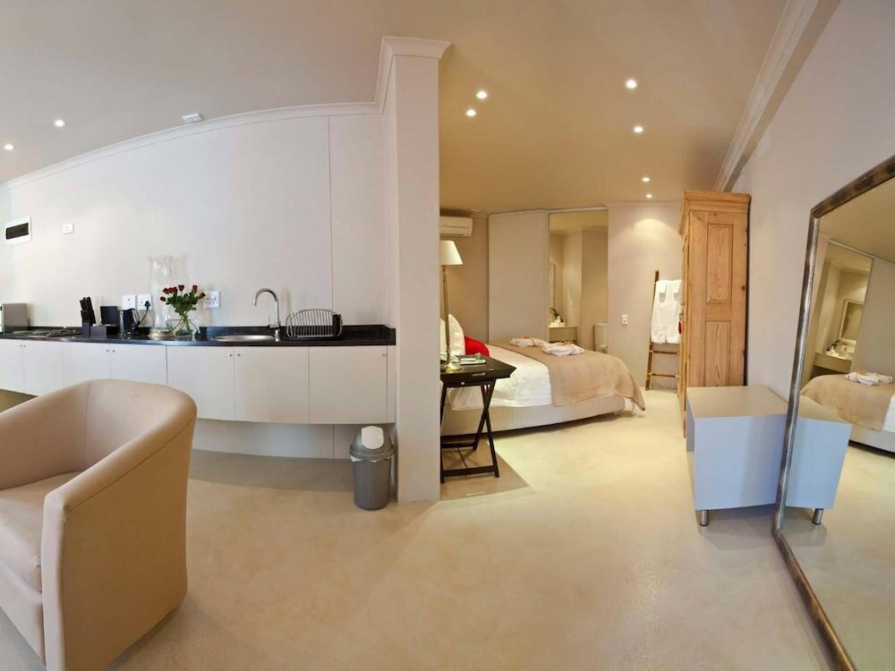Фото Rouge on Rose Boutique Hotel