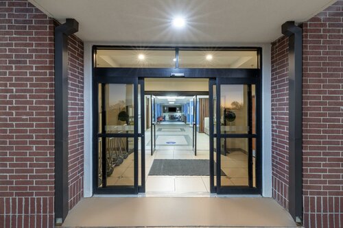 Гостиница Holiday Inn Express & Suites Pryor в Клерморе