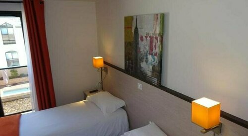 Гостиница Hotel Saint Laurent в Ножан-сюре-Сене
