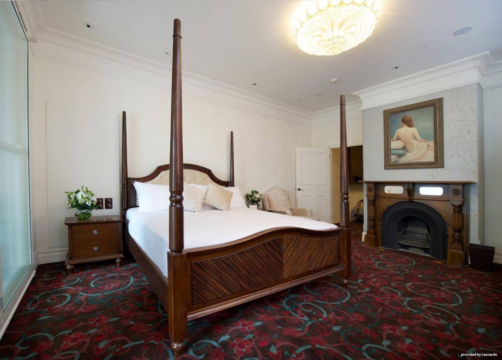 Фото Chic Apartment With Rooftop