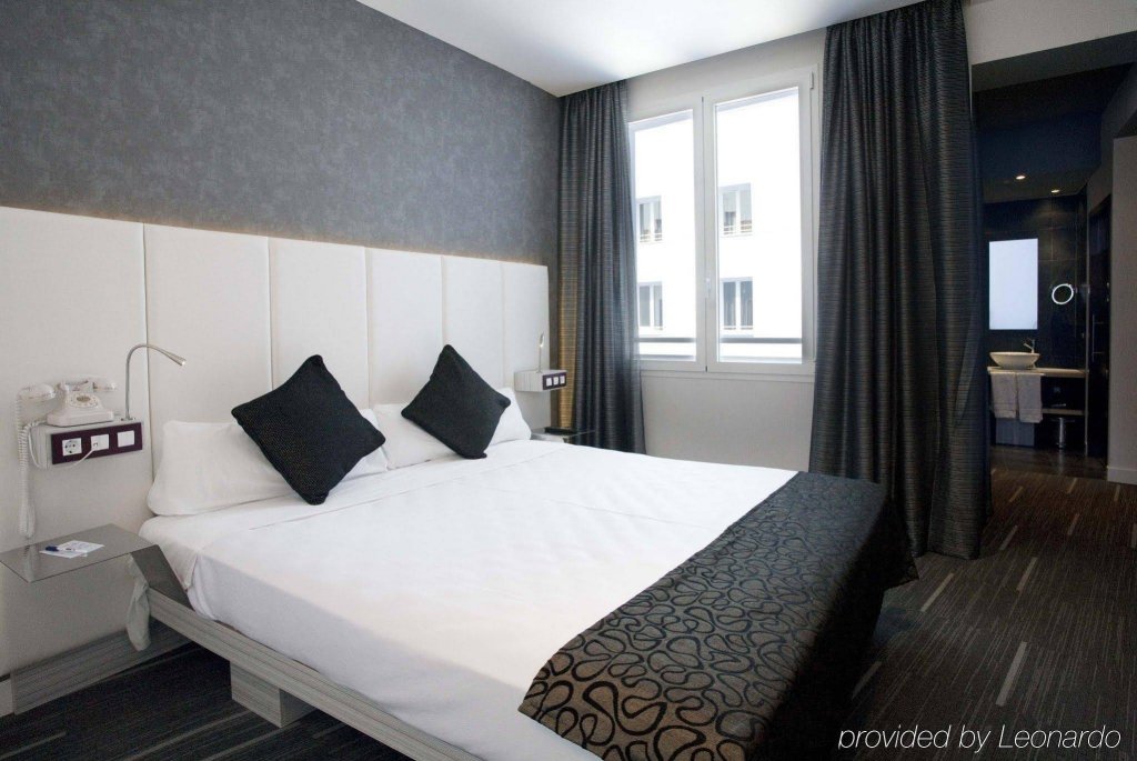 Фото Petit Palace Santa Bárbara