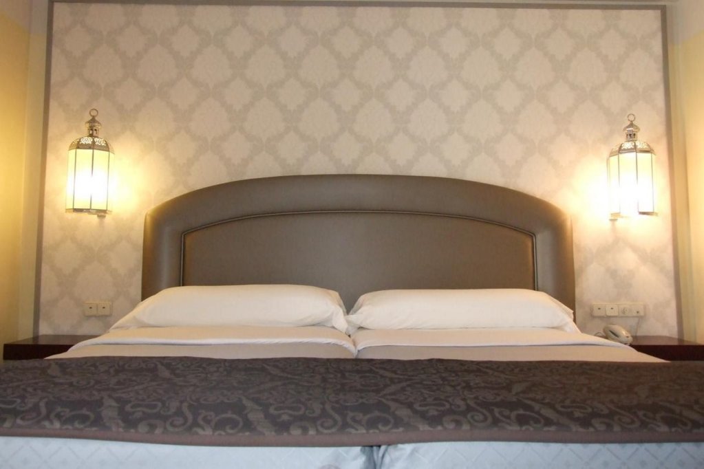 Фото Hotel Macià Alfaros