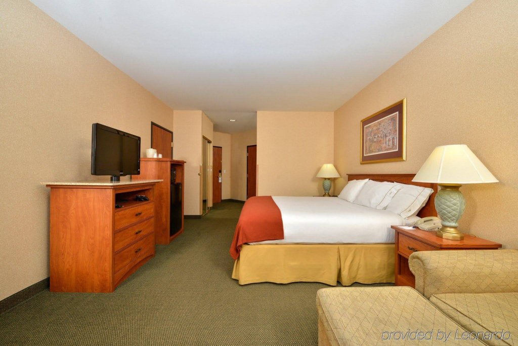 Фото Holiday Inn Express Hotel & Suites Elk Grove Ctrl Sacramento, an Ihg Hotel