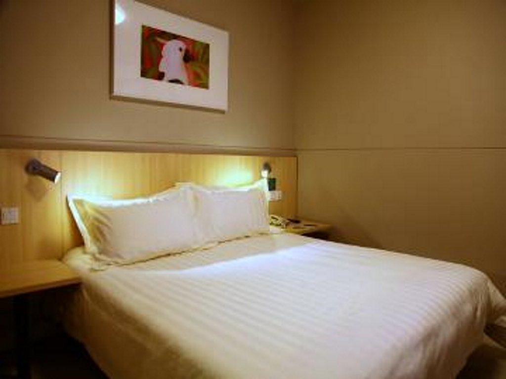 Фото Jinjiang Inn Yichu Water Park