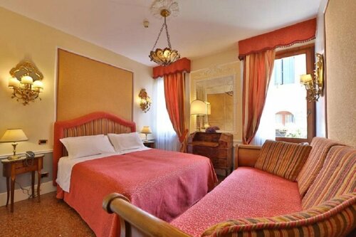 Гостиница Hotel Arlecchino в Венеции