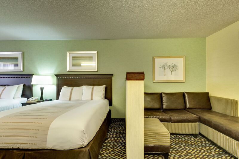 Фото Fireside Inn & Suites