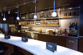 Фото Courtyard Madison East