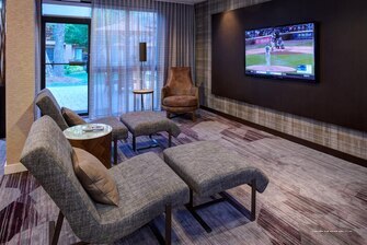 Фото Courtyard by Marriott Des Moines West Clive