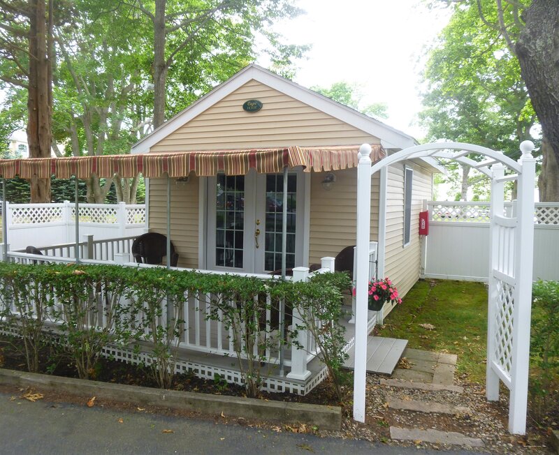 Фото Falmouth Heights Motor Lodge