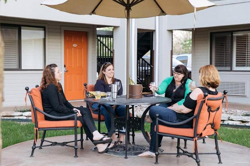 Фото Fredericksburg Inn & Suites