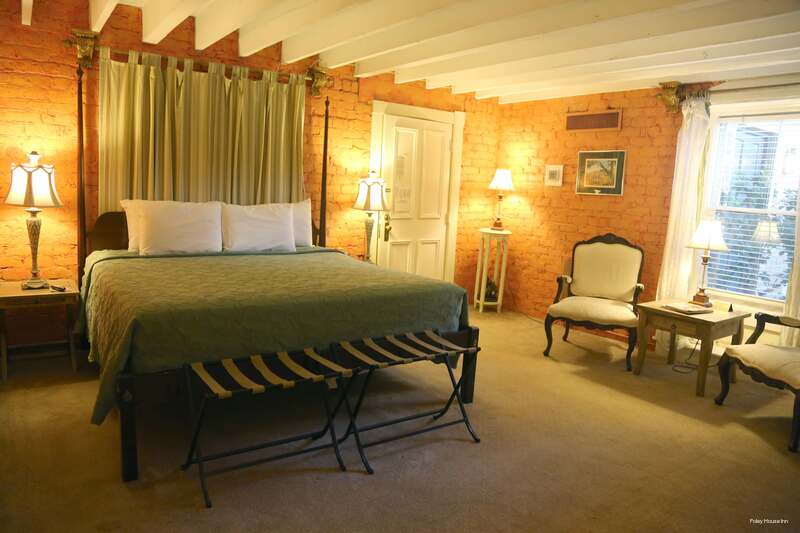 Фото Foley House Inn