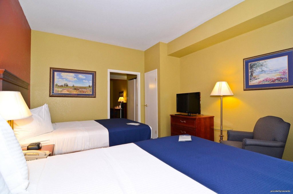 Фото Best Western Executive Inn & Suites