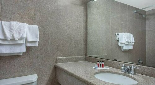 Гостиница Days Inn by Wyndham Elmsford White Plains в Элмсфорде