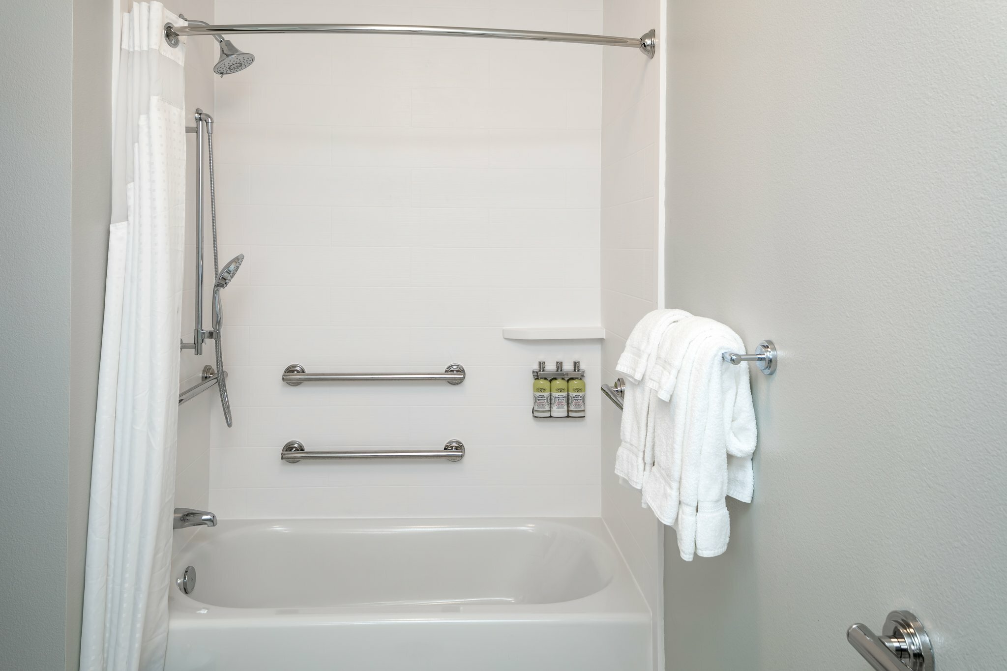 Фото Holiday Inn Express & Suites Bend South, an Ihg Hotel